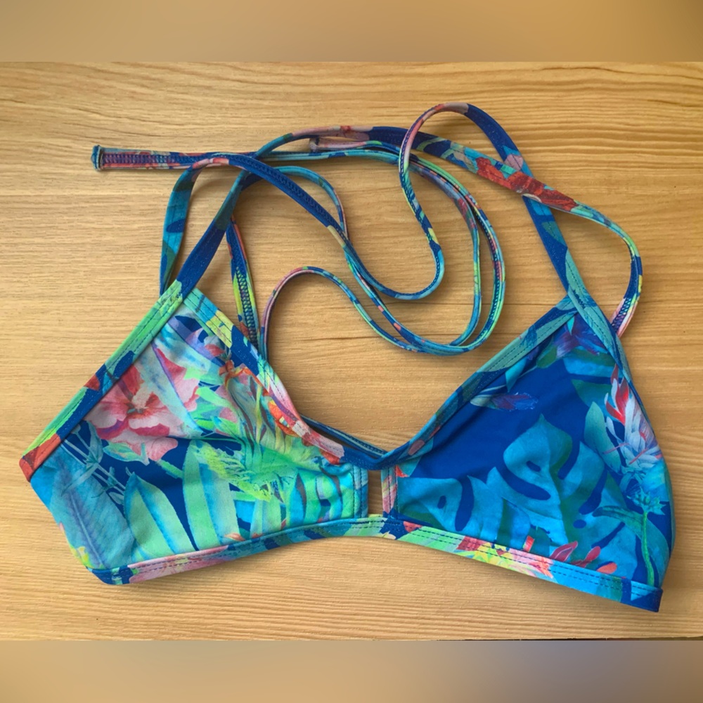NWOT Jolyn Vent Rica Medium Bikini Swim Top